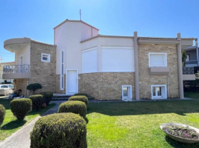 Mama's house. 300m απο τον μύλο των ξωτικών.